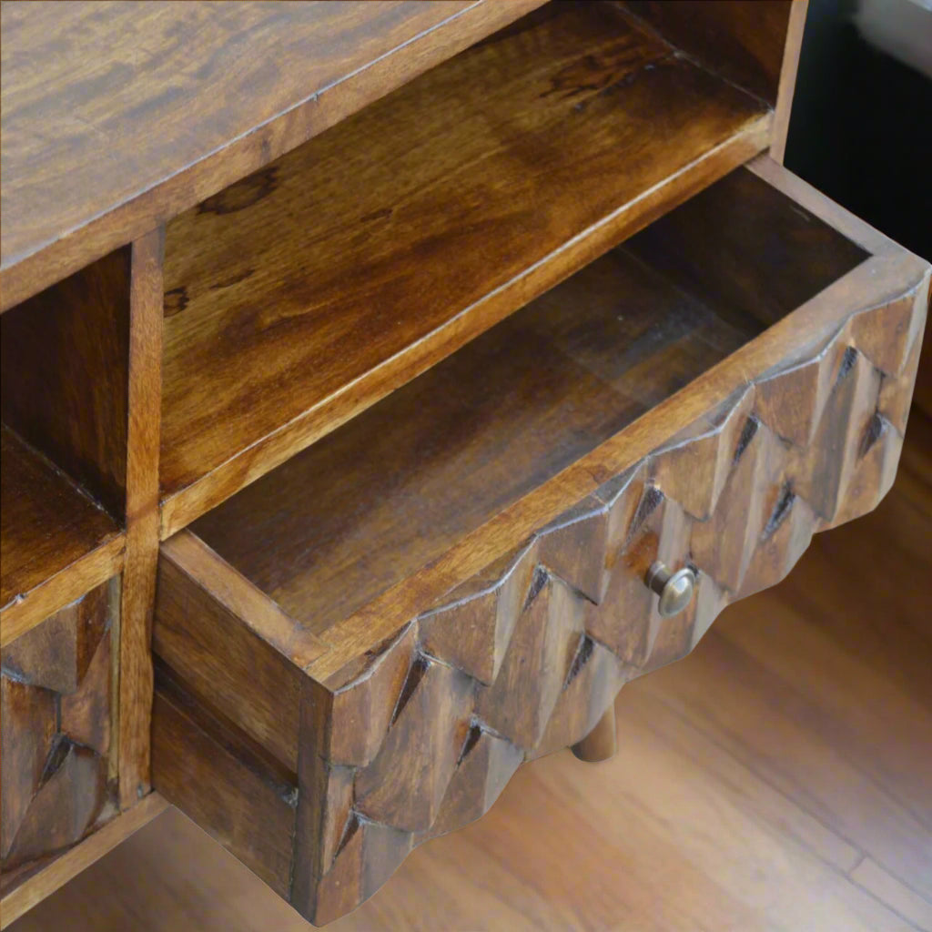 Chestnut Pineapple Carve Media Unit