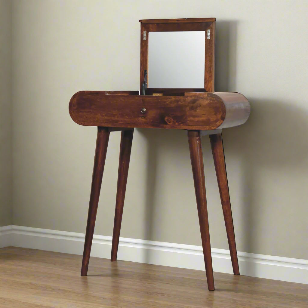 Angled shot showing Nordic legs and lifted mirror