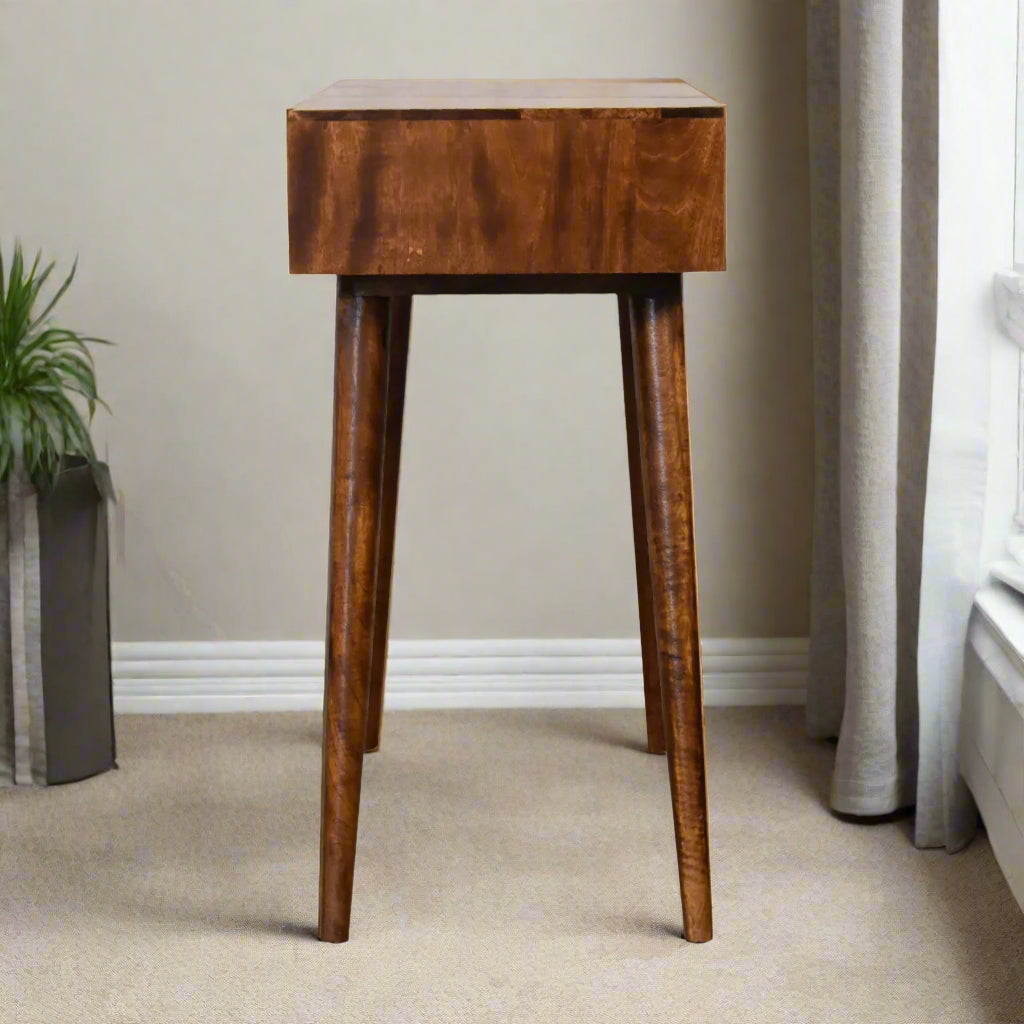 Side view with decorative plant showcasing straight edge profile
