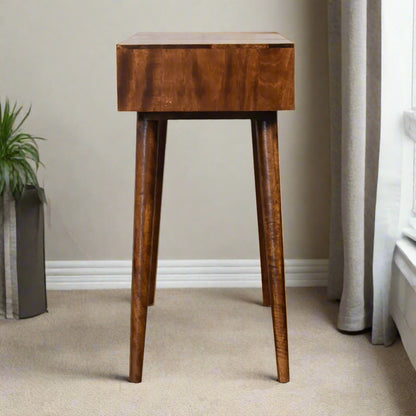 Side view with decorative plant showcasing straight edge profile