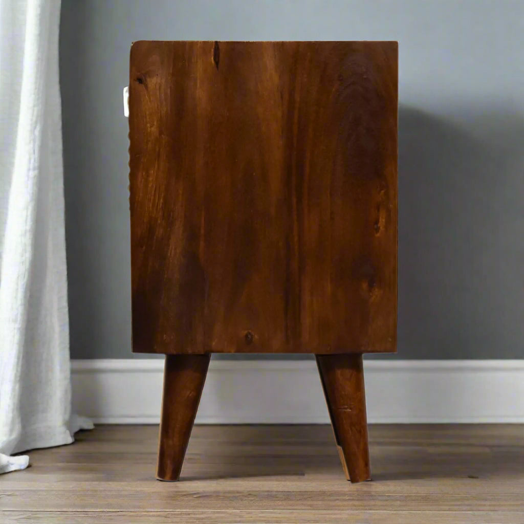 Side view illustrating continuous wood grain and satin finish